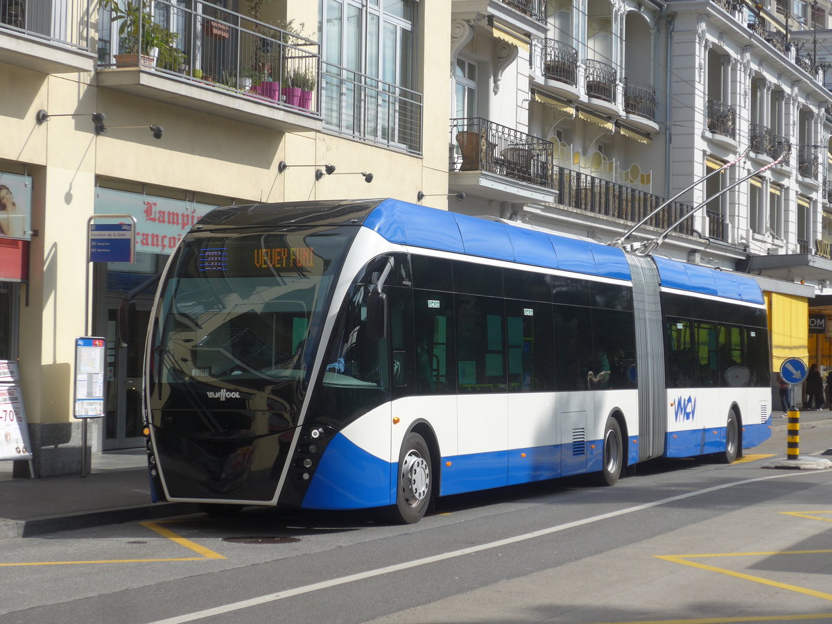(215'158) - VMCV Clarens - Nr. 811 - Van Hool Gelenktrolleybus am 14. M�rz 2020 in Montreux, Escaliers de la Gare