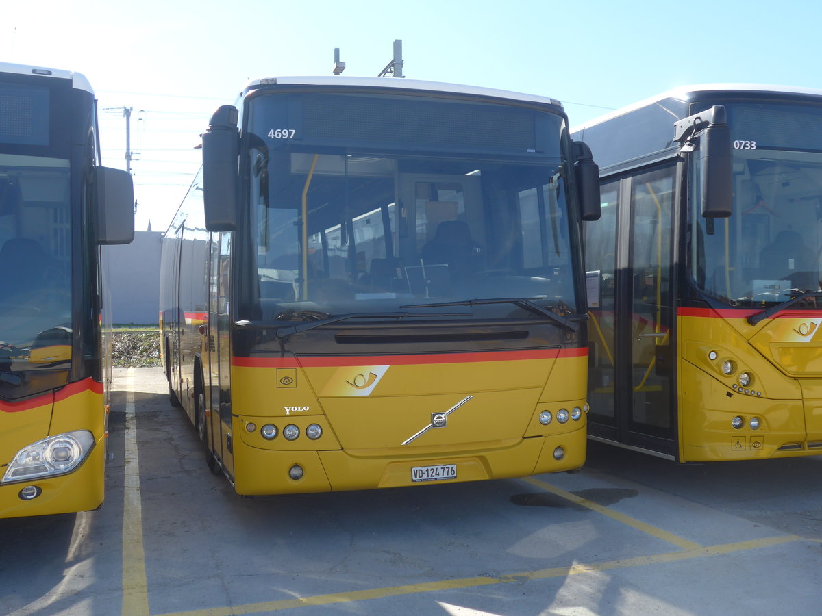 (215'206) - CarPostal Ouest - VD 124'776 - Volvo am 15. M�rz 2020 in Yverdon, Garage