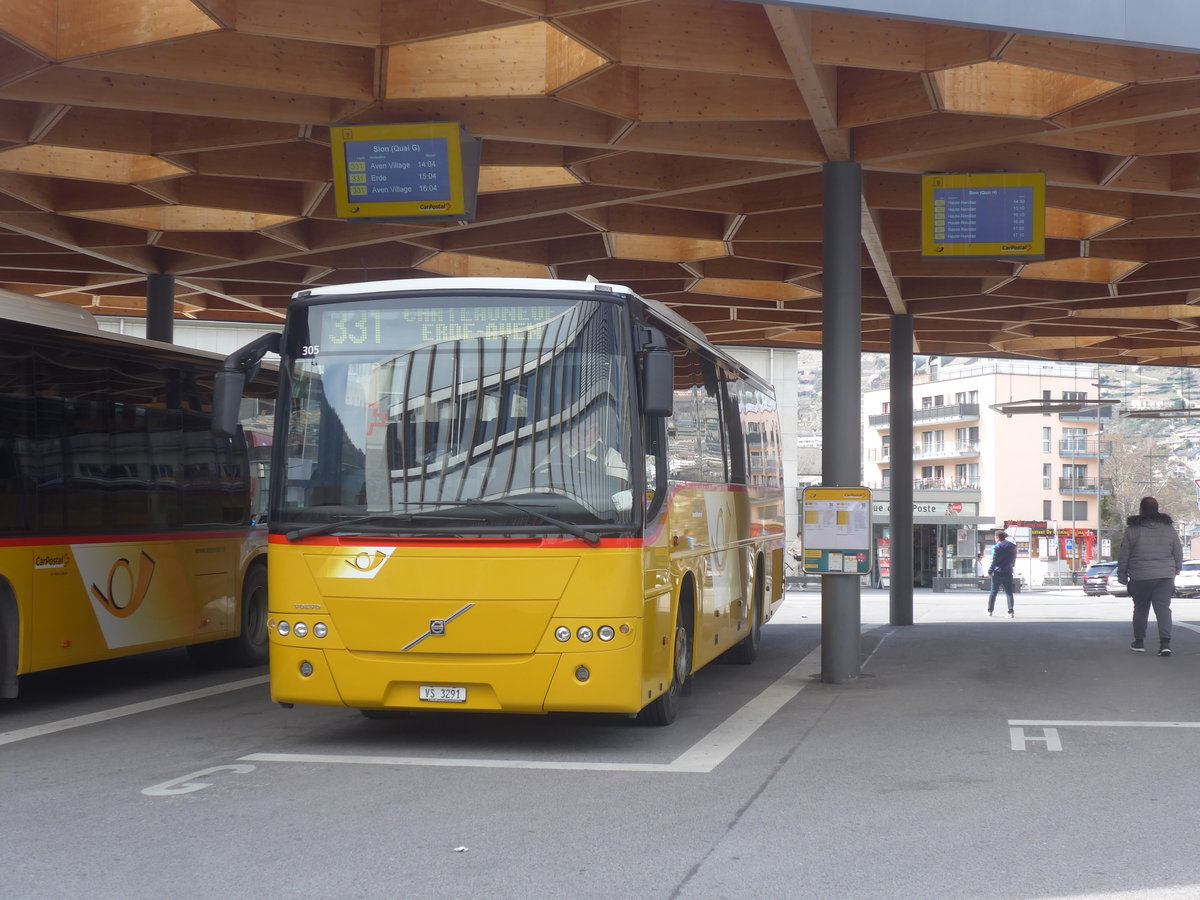 (215'303) - Ev�quoz, Erde - VS 3291 - Volvo am 20. M�rz 2020 beim Bahnhof Sion