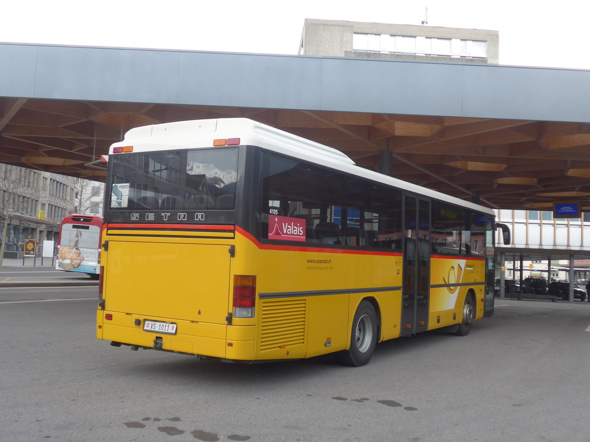 (215'324) - Ev�quoz, Erde - VS 1011 - Setra am 20. M�rz 2020 beim Bahnhof Sion