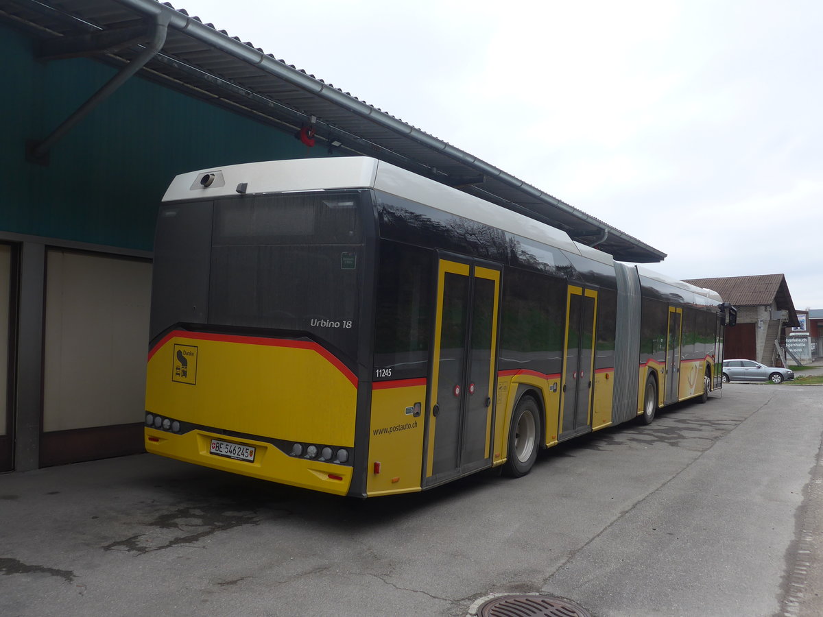 (215'380) - PostAuto Bern - BE 546'245 - Solaris am 22. M�rz 2020 in Laupen, Garage