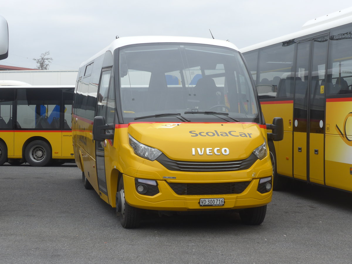 (215'438) - CarPostal Ouest - VD 300'716 - Iveco/Rosero am 22. M�rz 2020 in Kerzers, Interbus