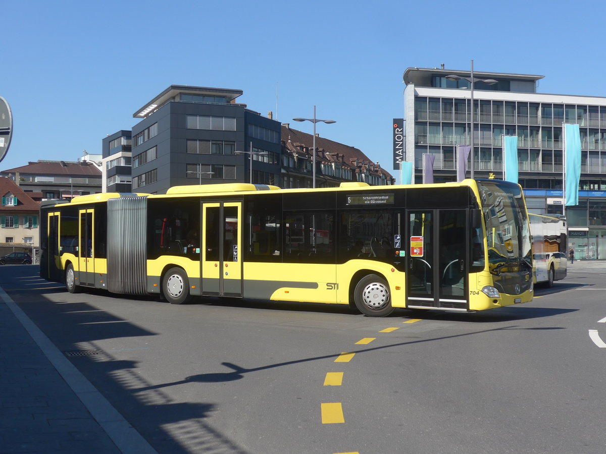 (215'494) - STI Thun - Nr. 704/BE 434'704 - Mercedes am 24. M�rz 2020 beim Bahnhof Thun