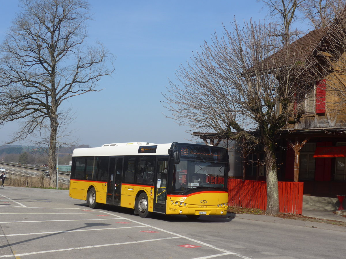 (215'575) - PostAuto Bern - Nr. 7/BE 435'814 - Solaris (ex Lengacher, Wichtrach Nr. 4) am 27. M�rz 2020 beim Bahnhof Flamatt