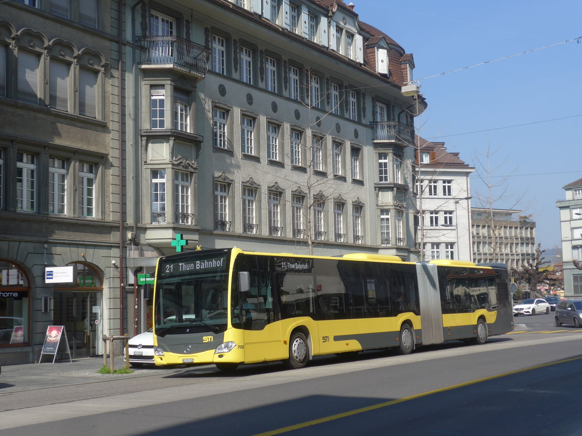(215'647) - STI Thun - Nr. 702/BE 555'702 - Mercedes am 28. M�rz 2020 in Thun, Bahnhofstrasse