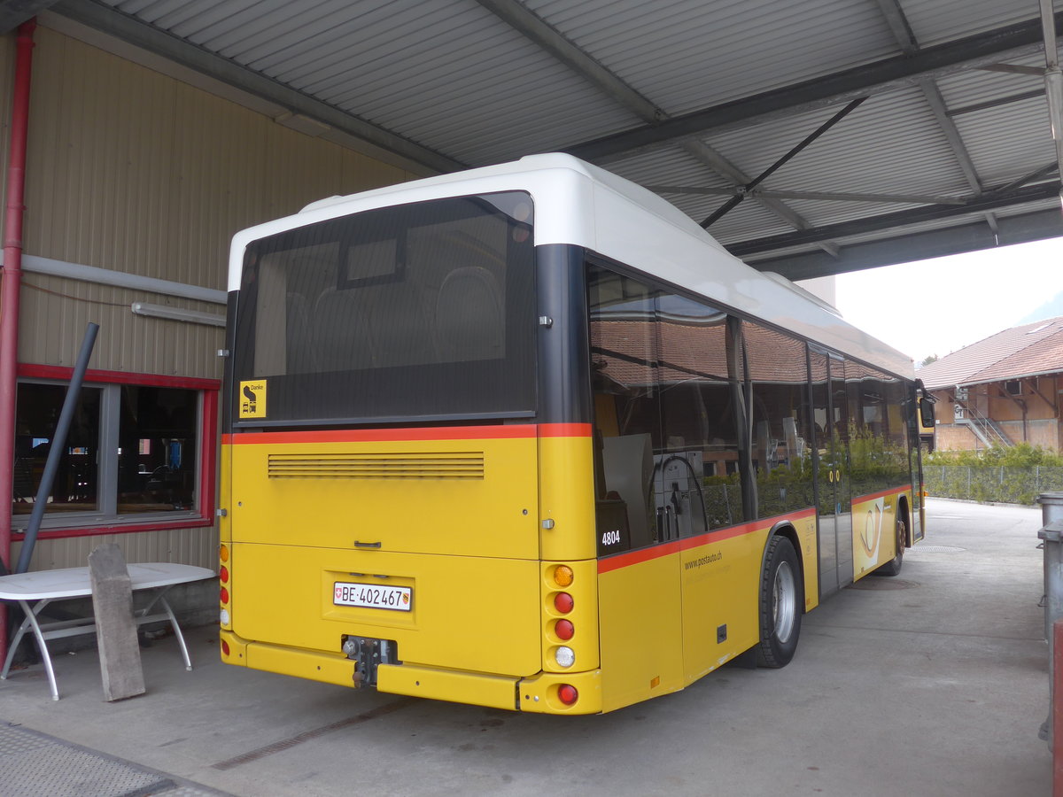 (215'660) - PostAuto Bern - BE 402'467 - Scania/Hess (ex AVG Meiringen Nr. 67; ex AVG Meiringen Nr. 76; ex Steiner, Messen) am 28. M�rz 2020 in Interlaken, Garage