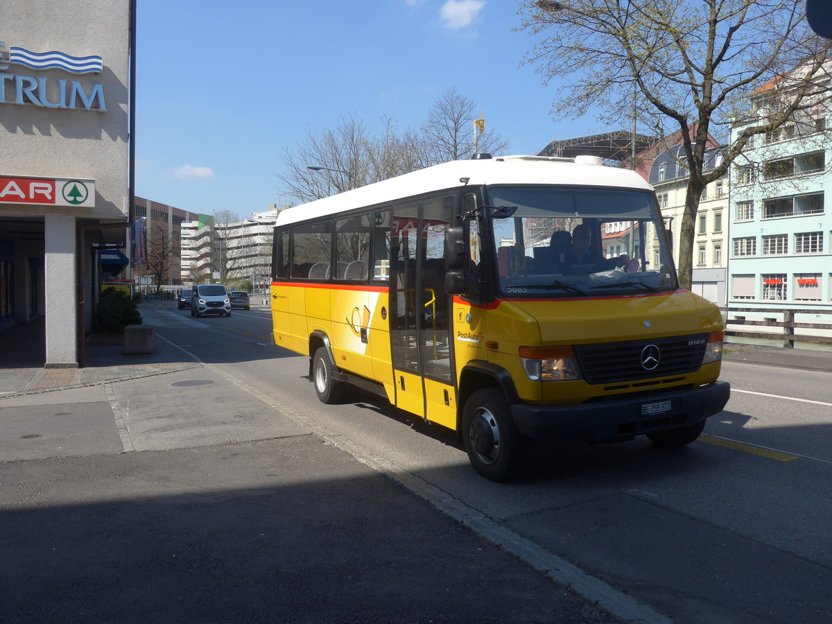 (215'798) - PostAuto Bern - BE 755'377 - Mercedes/Kusters am 2. April 2020 in Thun, Postbr�cke
