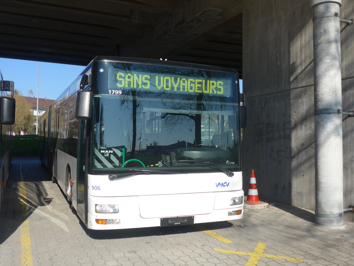 (215'834) - VMCV Clarens - Nr. 906 - MAN (ex transN, La Chaux-de-Fonds Nr. 243; ex TN Neuch�tel Nr. 243) am 4. April 2020 in Kerzers, Murtenstrasse
