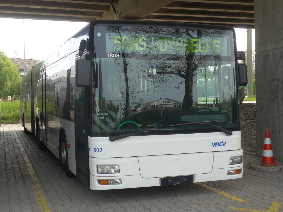(216'264) - VMCV Clarens - Nr. 902 - MAN (ex transN, La Chaux-de-Fonds Nr. 246; ex TN Neuch�tel Nr. 246) am 19. April 2020 in Kerzers, Murtenstrasse