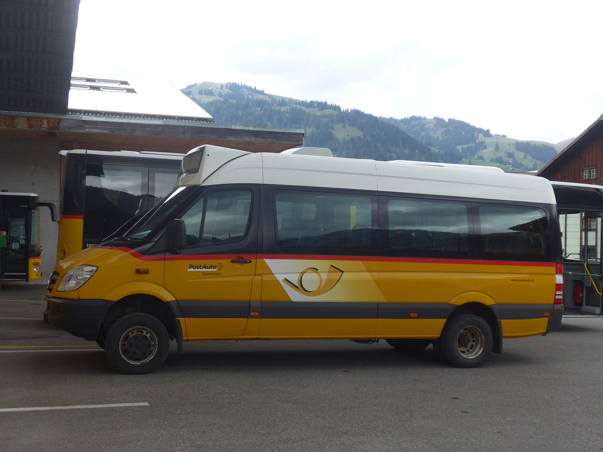 (216'494) - PostAuto Wallis - VS 243'885 - Mercedes am 26. April 2020 in Gstaad, Garage K�bli (Einsatz K�bli)