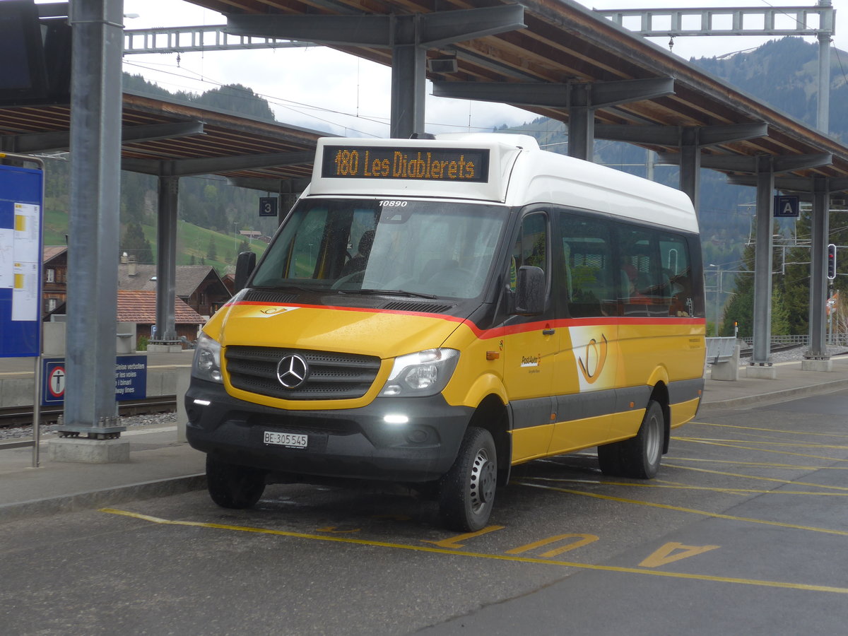 (216'506) - K�bli, Gstaad - BE 305'545 - Mercedes am 26. April 2020 beim Bahnhof Gstaad