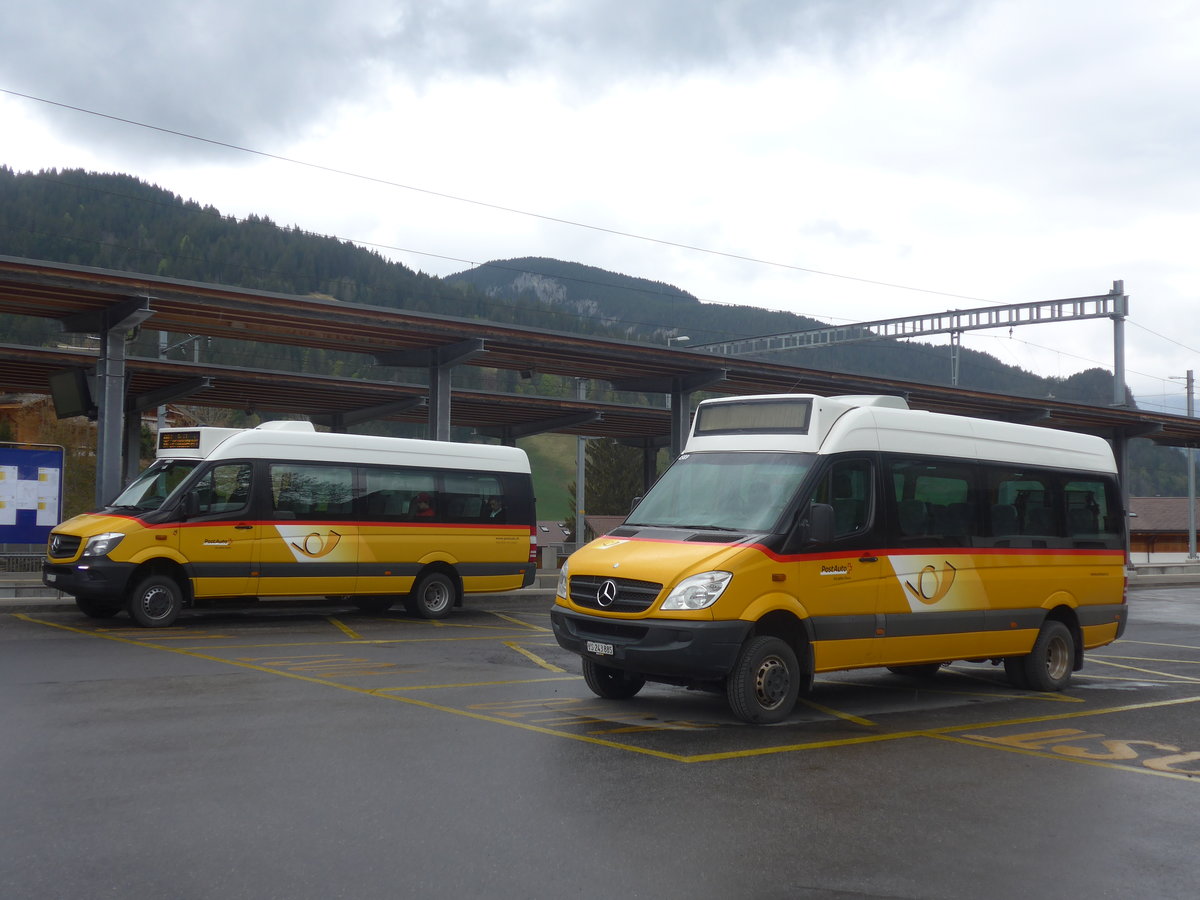 (216'508) - K�bli, Gstaad - BE 305'545 - + PostAuto Wallis - VS 243'885 - Mercedes am 26. April 2020 beim Bahnhof Gstaad