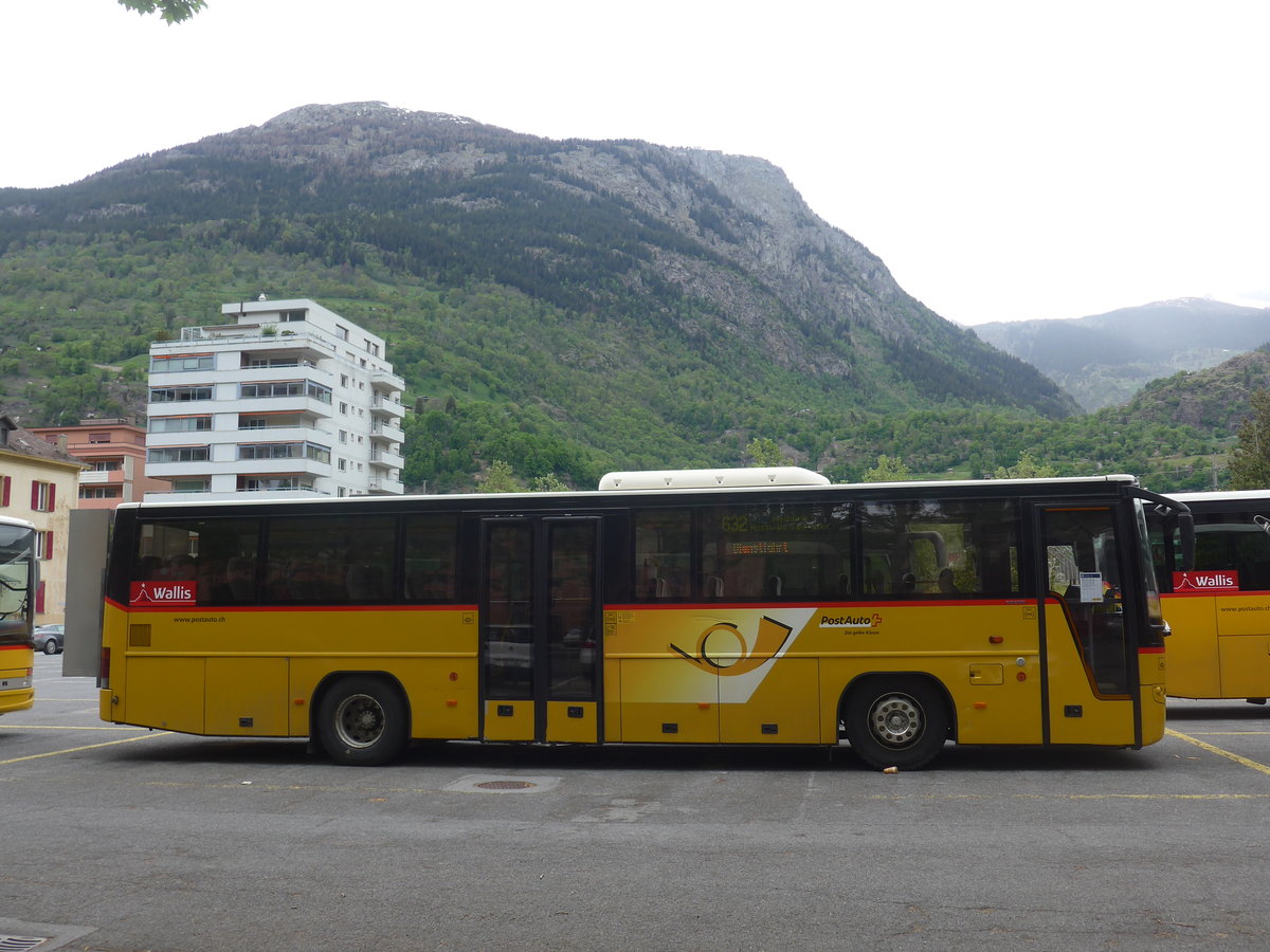(216'578) - PostAuto Wallis - VS 498'945 - Volvo (ex PostAuto Graub�nden GR 180'030; ex Reptrans, Salouf; ex PostAuto Graub�nden GR 102'313) am 28. April 2020 in Brig, Garage