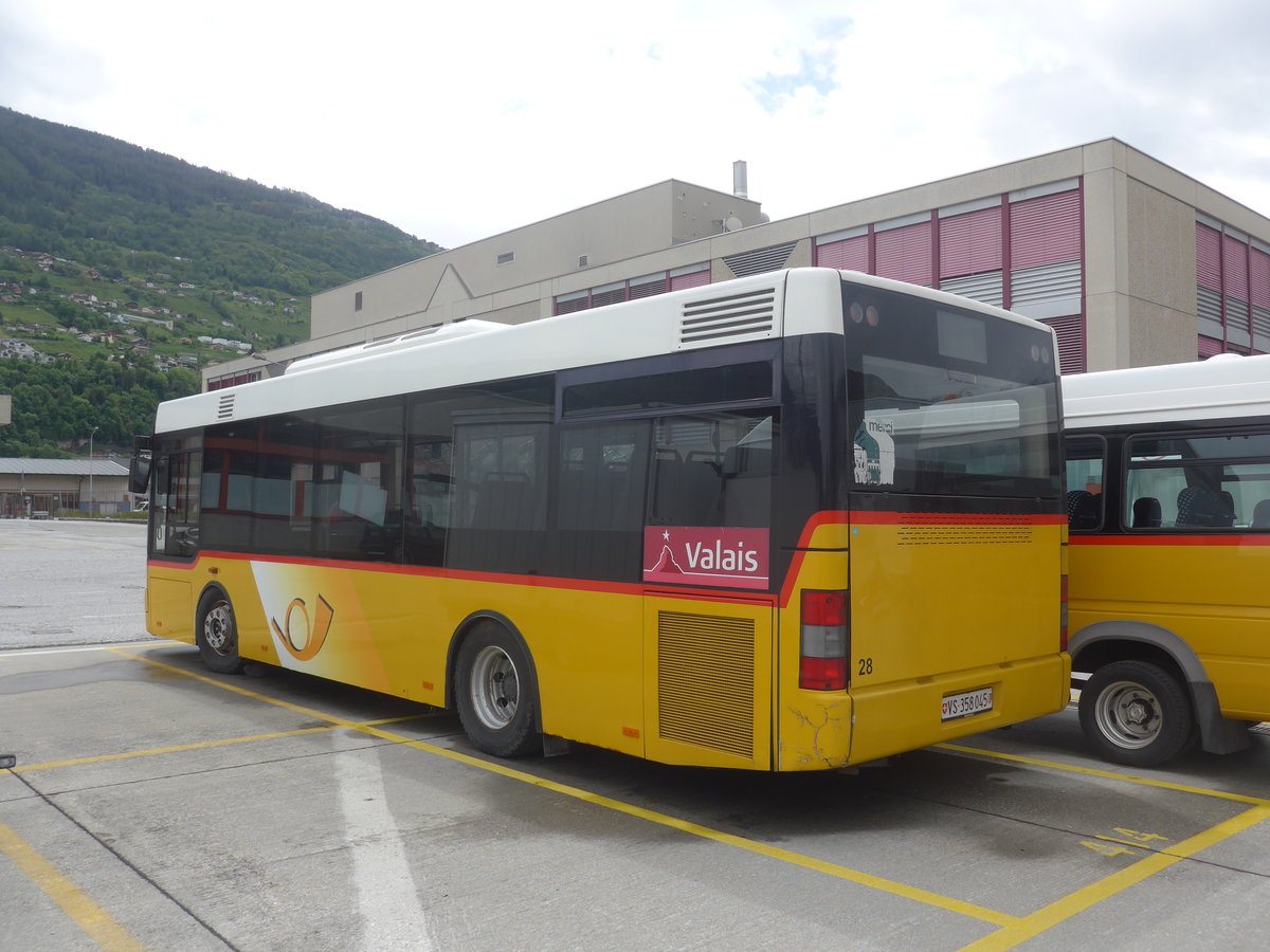 (216'687) - PostAuto Wallis - Nr. 28/VS 358'045 - MAN/G�ppel (ex TSAR, Sierre; ex Epiney, Ayer; ex Dupraz, Soral Nr. 53; ex TourisCar, Gen�ve Nr. 900) am 2. Mai 2020 in Sion, Garage