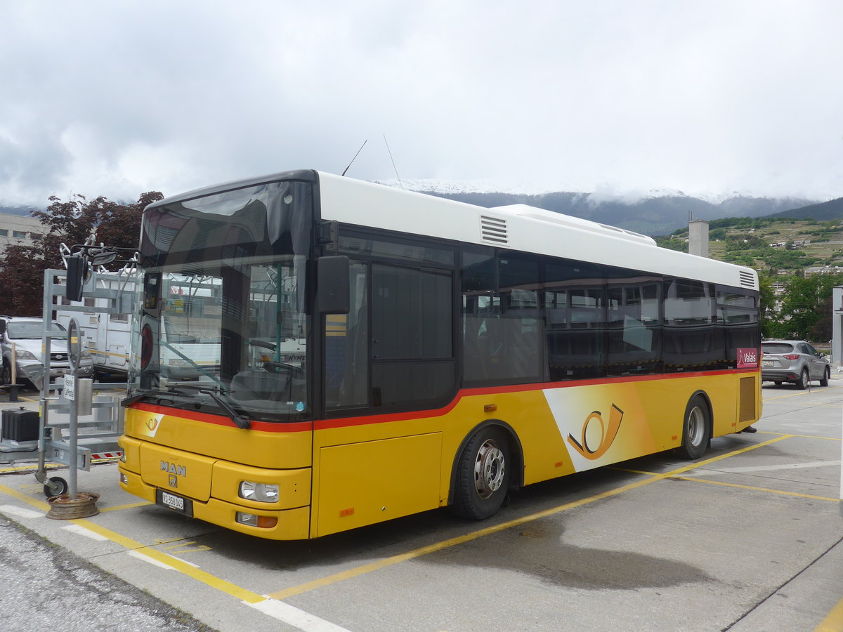(216'688) - PostAuto Wallis - Nr. 28/VS 358'045 - MAN/G�ppel (ex TSAR, Sierre; ex Epiney, Ayer; ex Dupraz, Soral Nr. 53; ex TourisCar, Gen�ve Nr. 900) am 2. Mai 2020 in Sion, Garage