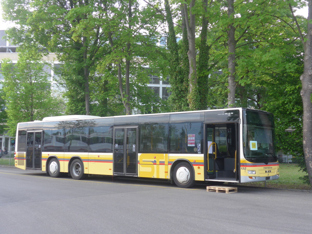 (216'788) - STI Thun - Nr. 132 - MAN am 8. Mai 2020 bei der Schiffl�ndte Thun