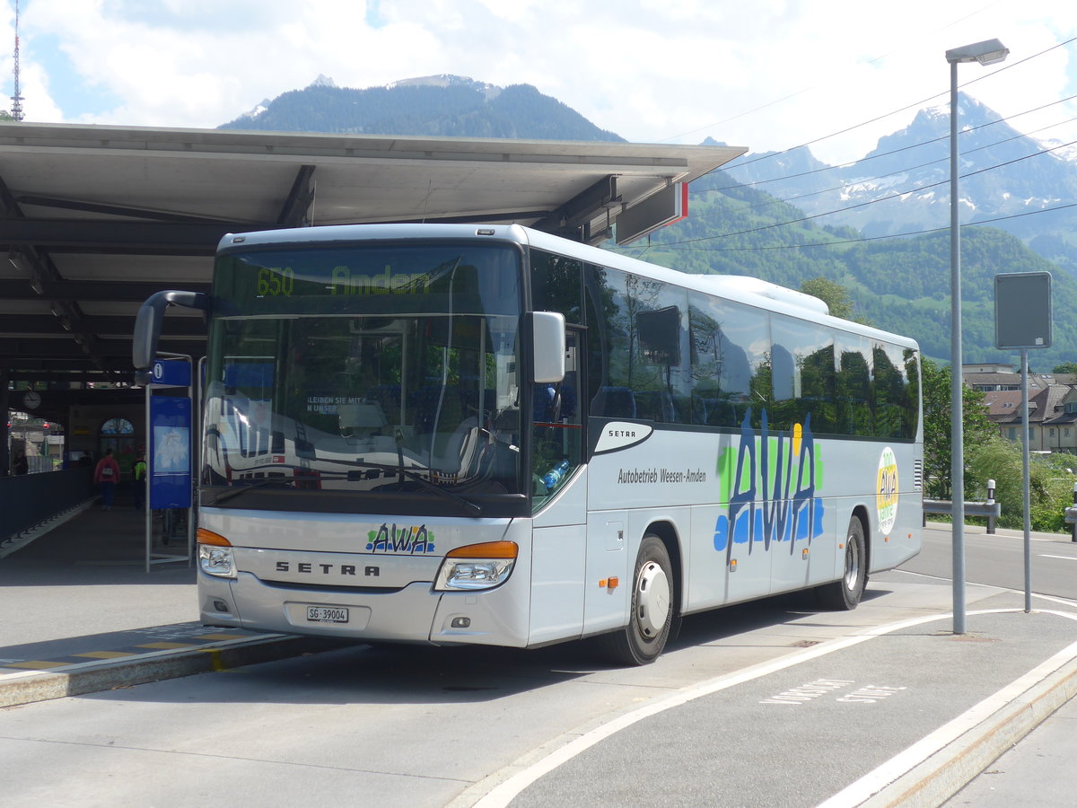 (216'859) - AWA Amden - Nr. 4/SG 39'004 - Setra am 9. Mai 2020 beim Bahnhof Ziegelbr�cke