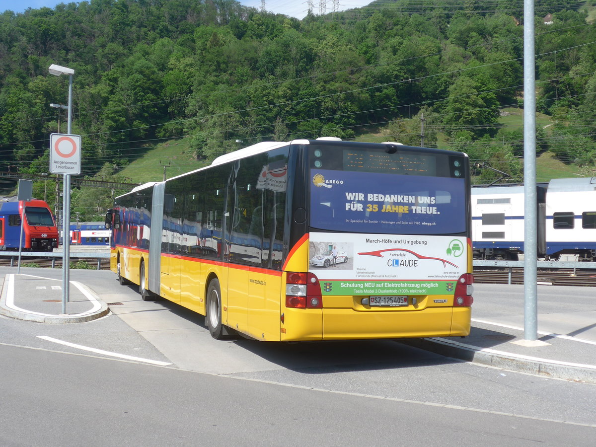 (216'861) - PostAuto Ostschweiz - SZ 125'405 - MAN am 9. Mai 2020 beim Bahnhof Ziegelbr�cke
