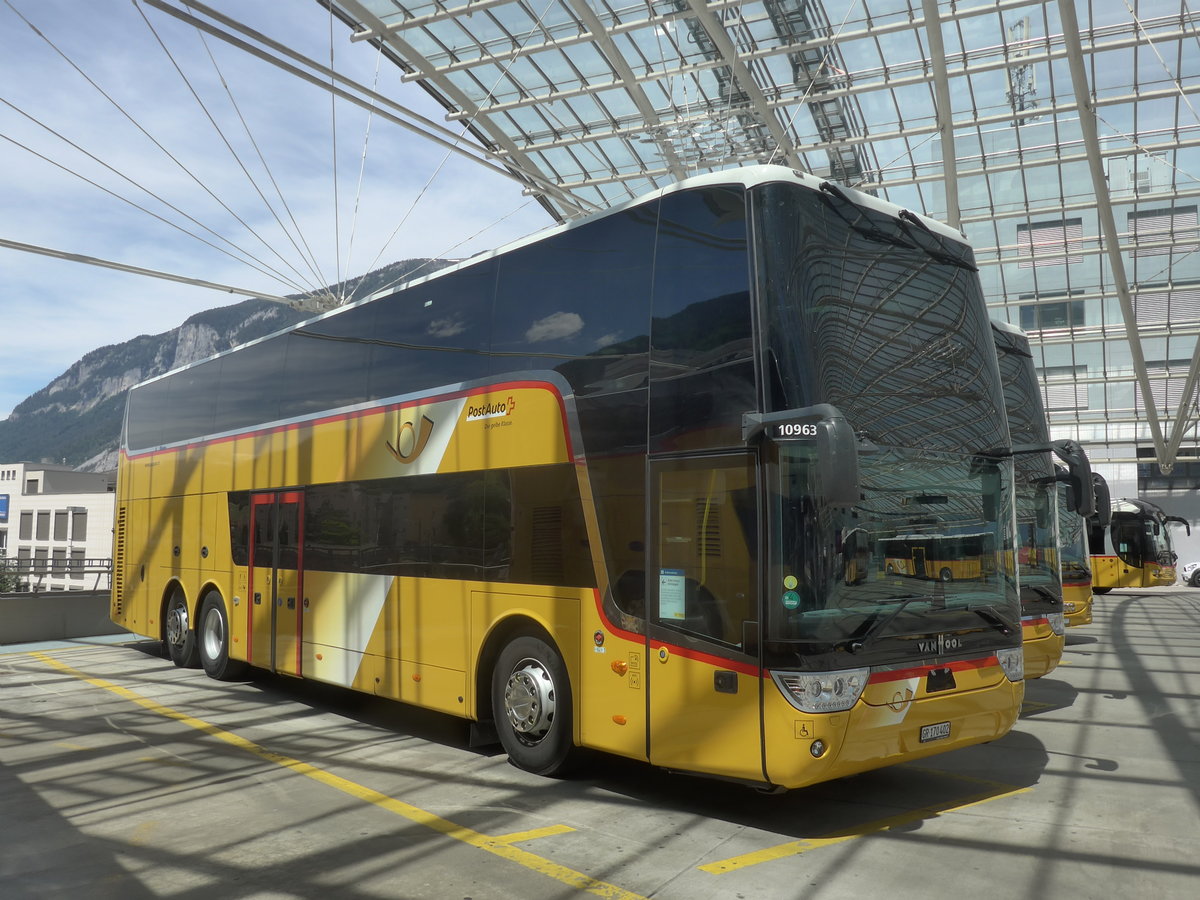 (217'210) - PostAuto Graub�nden - GR 170'402 - Van Hool am 23. Mai 2020 in Chur, Postautostation