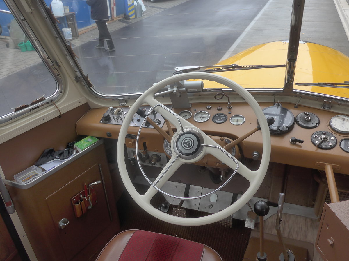 (217'971) - Loosli, Wyssachen - BE 26'794 - Saurer/R&J am 14. Juni 2020 beim Bahnhof Sumiswald-Gr�nen (Innenaufnahme)