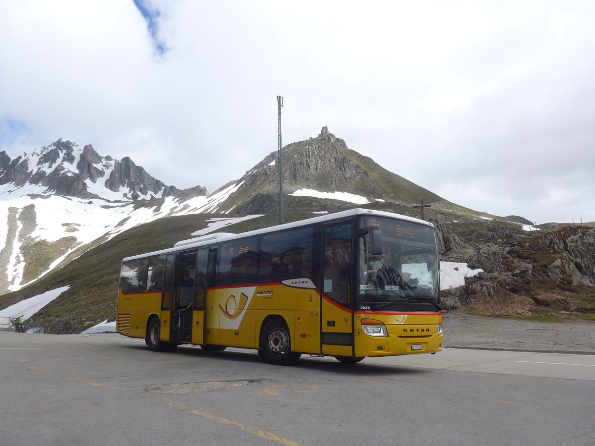 (218'095) - PostAuto Bern - Nr. 70/BE 653'387 - Setra am 21. Juni 2020 in Nufenen, Passh�he