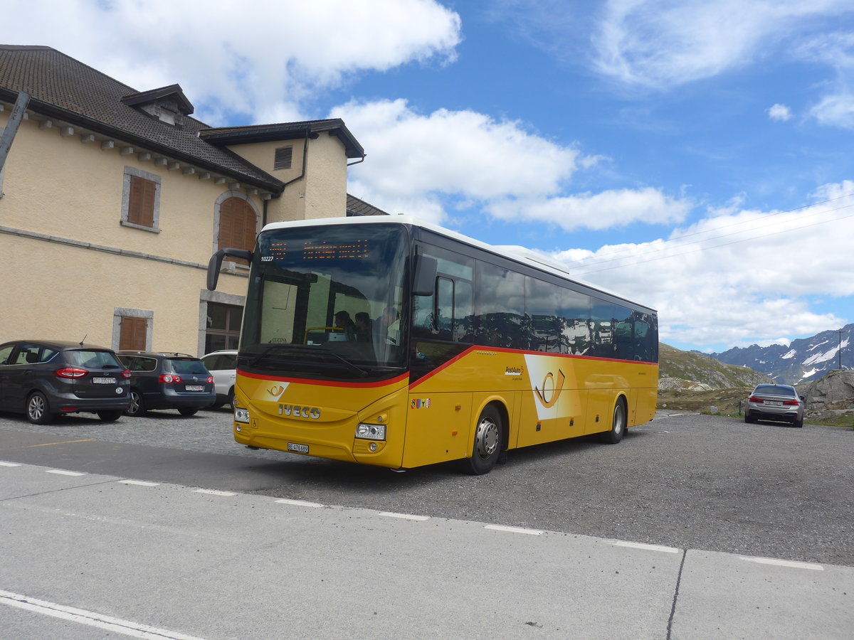 (218'115) - PostAuto Bern - BE 476'689 - Iveco am 21. Juni 2020 in Gotthard, Passh�he