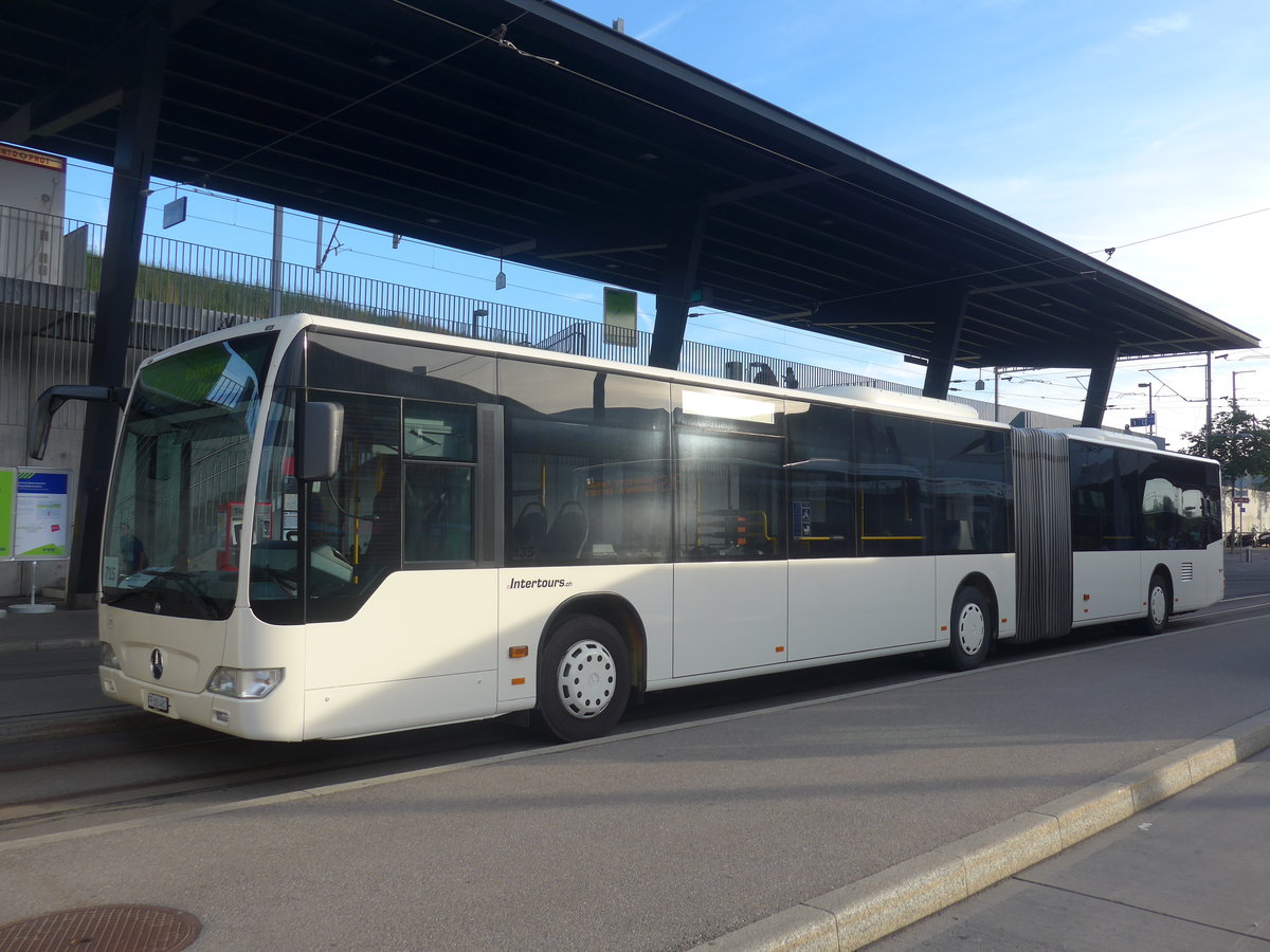 (218'446) - Intertours, Domdidier - Nr. 211/FR 300'481 - Mercedes (ex STI Thun Nr. 135) am 4. Juli 2020 beim Bahnhof Bern Br�nnen Westside 
