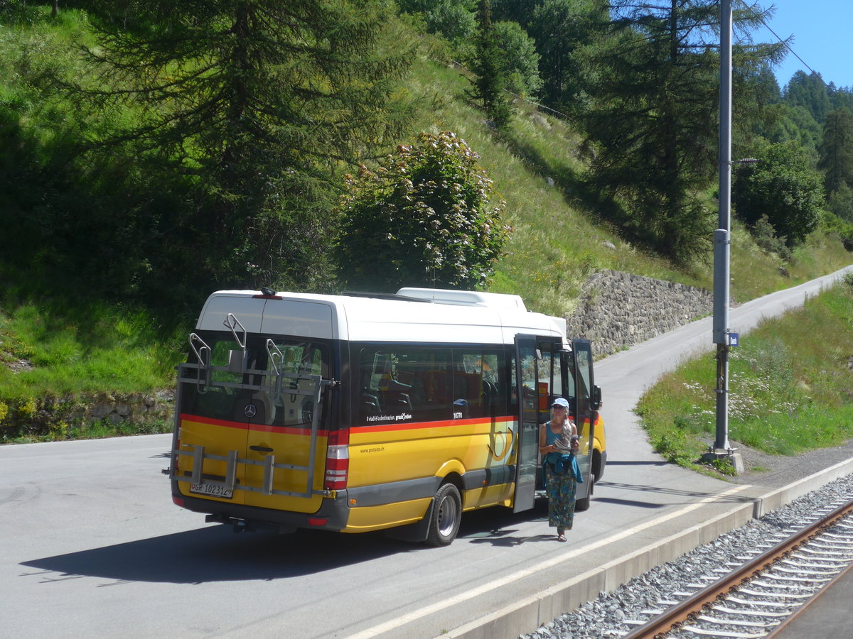 (218'467) - PostAuto Graub�nden - GR 102'312 - Mercedes am 5. Juli 2020 beim Bahnhof Guarda