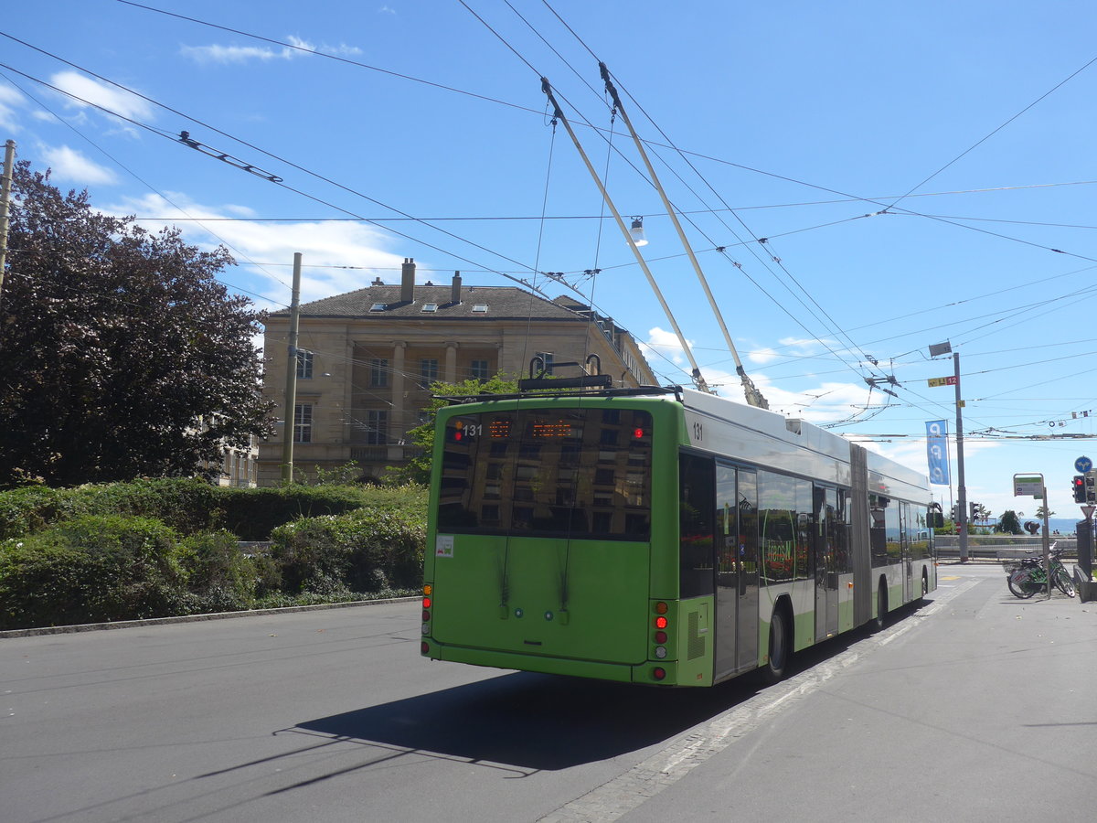 (218'557) - transN, La Chaux-de-Fonds - Nr. 131 - Hess/Hess Gelenktrolleybus am 6. Juli 2020 in Neuch�tel, Place Pury