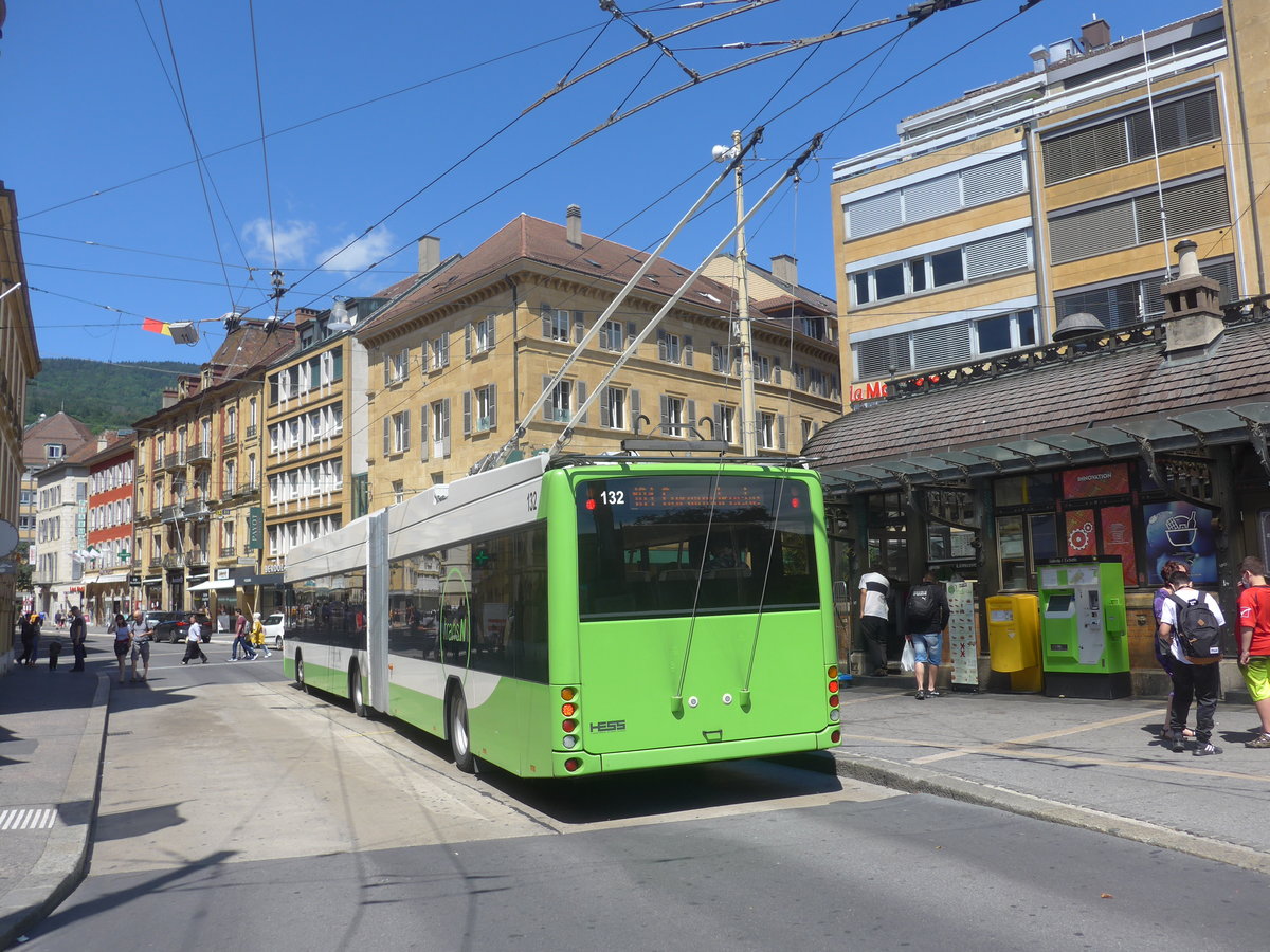 (218'559) - transN, La Chaux-de-Fonds - Nr. 132 - Hess/Hess Gelenktrolleybus (ex TN Neuch�tel Nr. 132) am 6. Juli 2020 in Neuch�tel, Place Pury