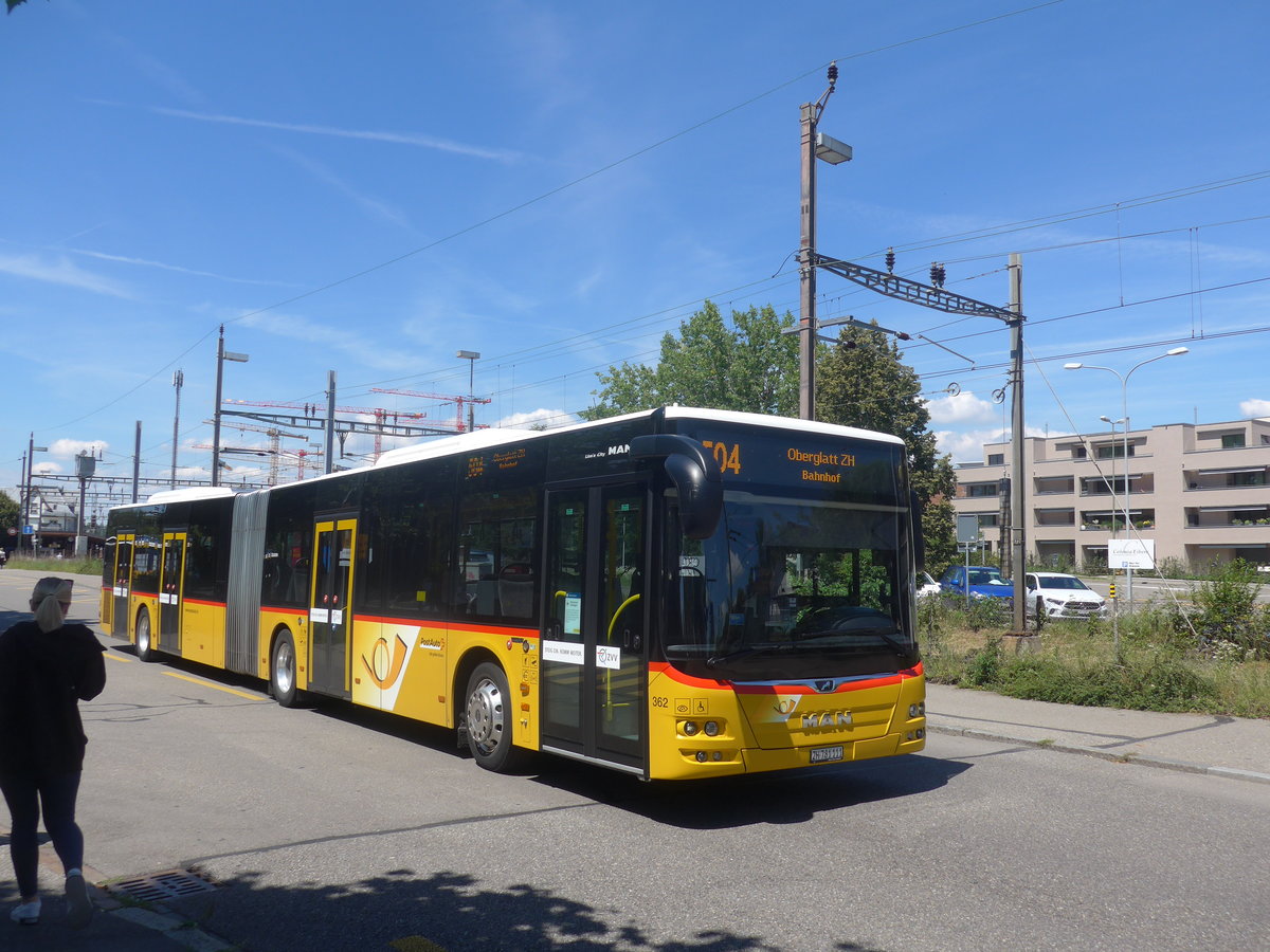 (218'740) - PostAuto Z�rich - Nr. 362/ZH 781'111 - MAN am 18. Juli 2020 beim Bahnhof B�lach