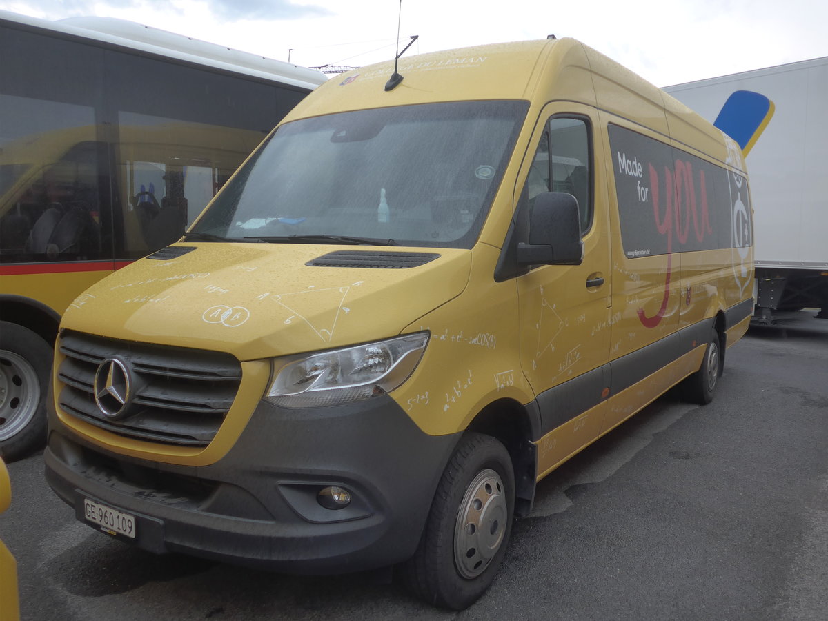 (219'379) - Coll�ge du L�man, Versoix - GE 960'109 - Mercedes am 2. August 2020 in Kerzers, Interbus