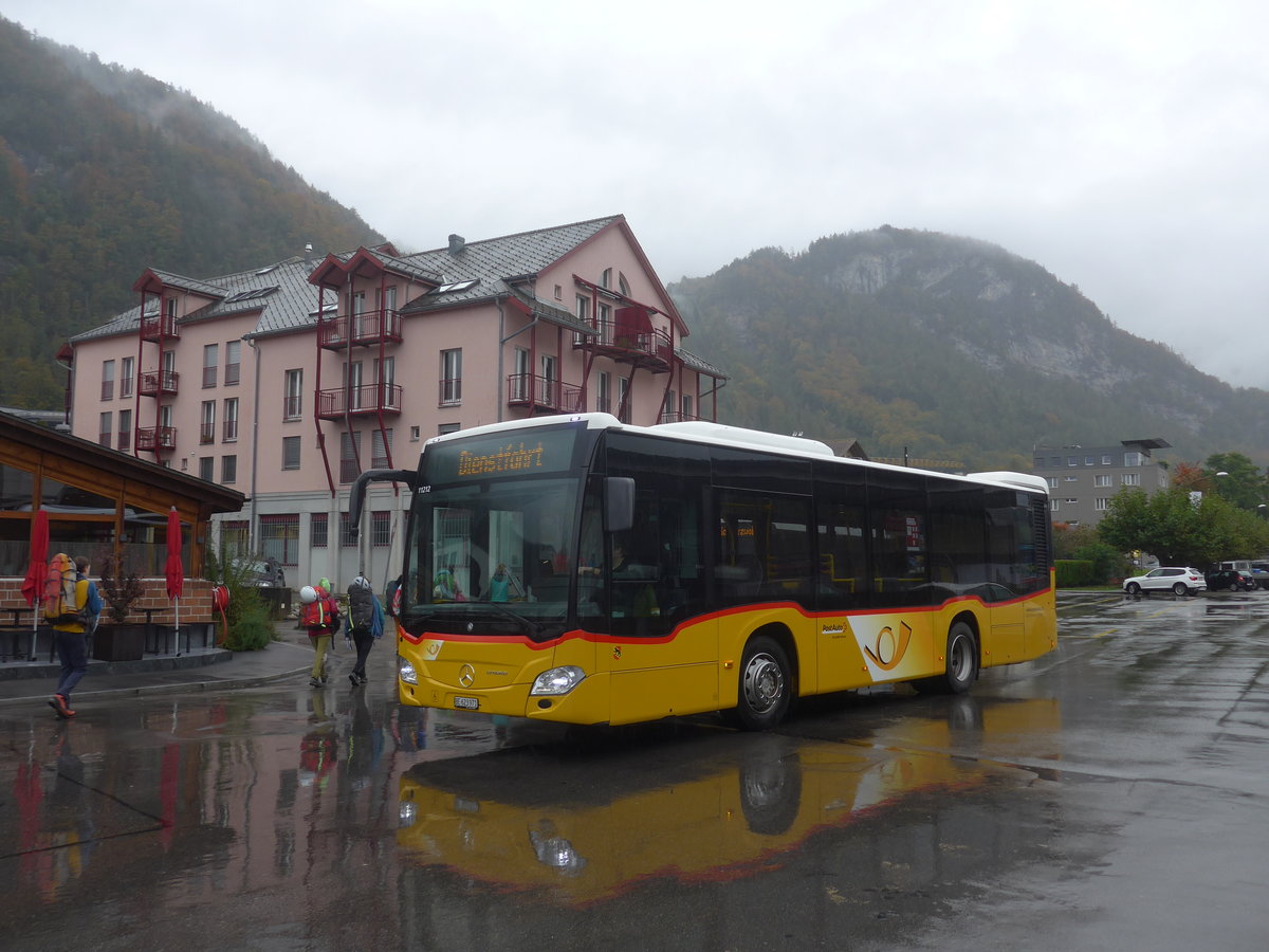 (221'658) - Fl�ck, Brienz - Nr. 21/BE 623'971 - Mercedes am 10. Oktober 2020 in Meiringen, Postautostation