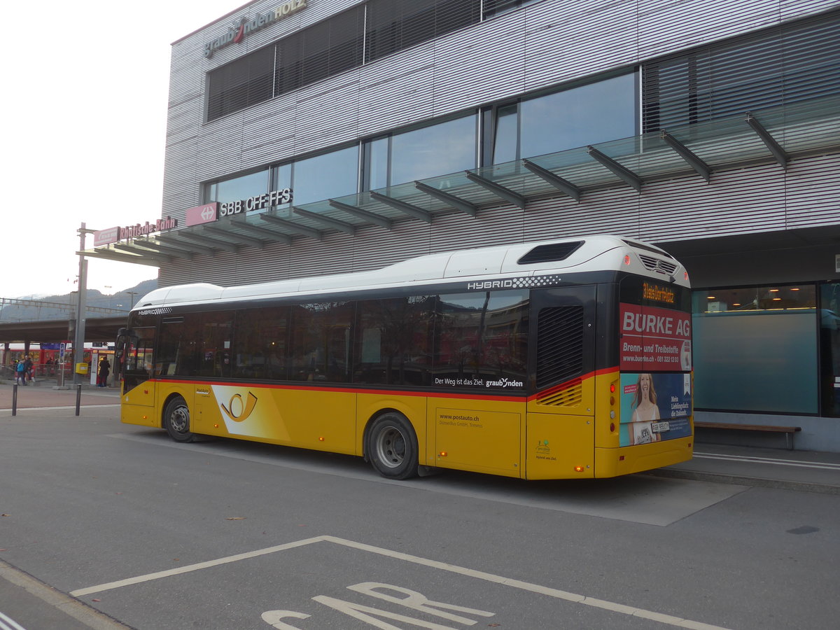(222'183) - D�nser, Trimmis - GR 95'517 - Volvo am 20. Oktober 2020 beim Bahnhof Landquart