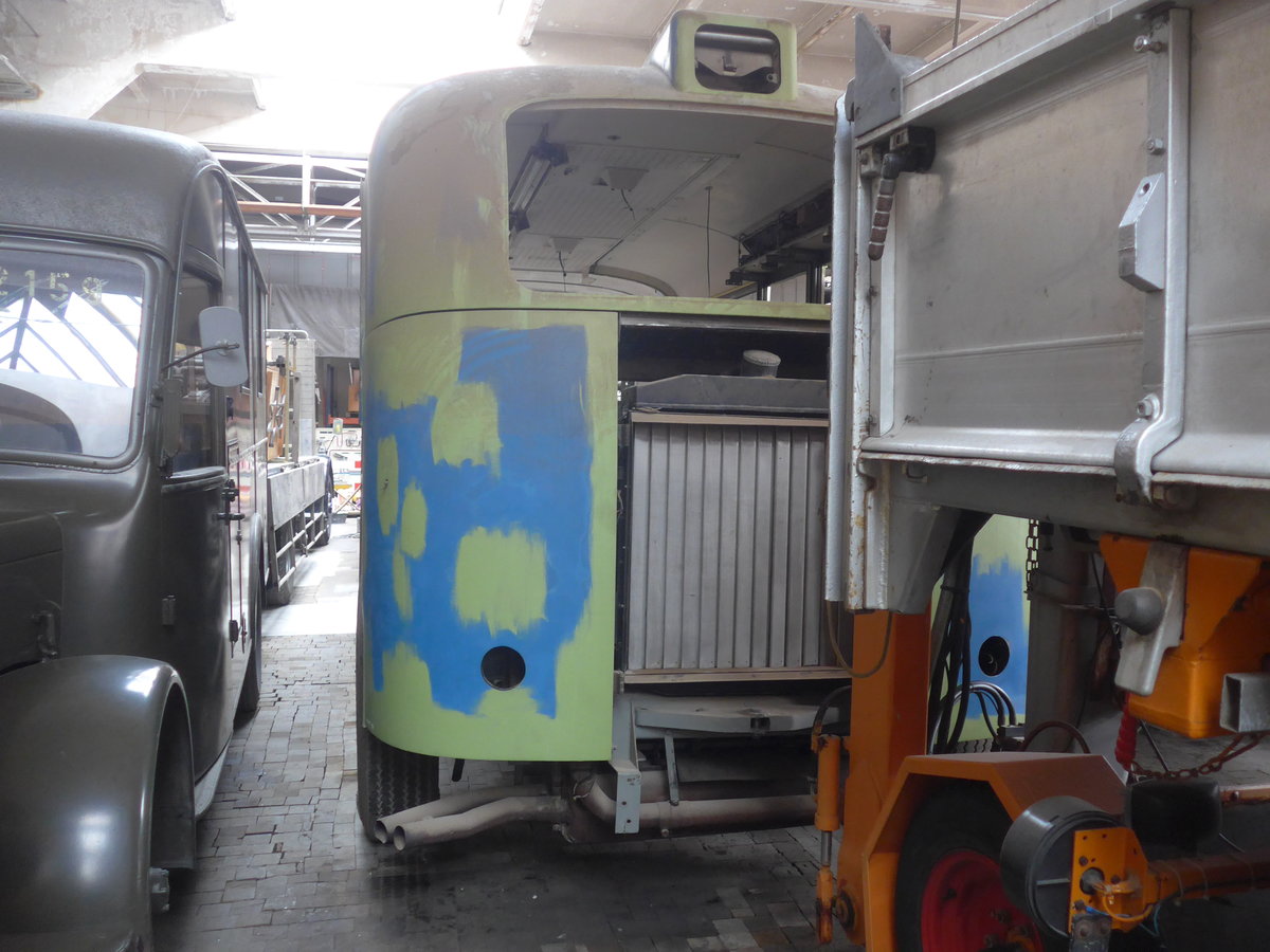 (222'278) - VBZ Z�rich (OCS) - Nr. 553 - Saurer/Saurer (ex Nr. 201) am 21. Oktober 2020 in Arbon, Saurermuseum Depot (Teilaufnahme; 1. Gelenkautobus der Schweiz!)