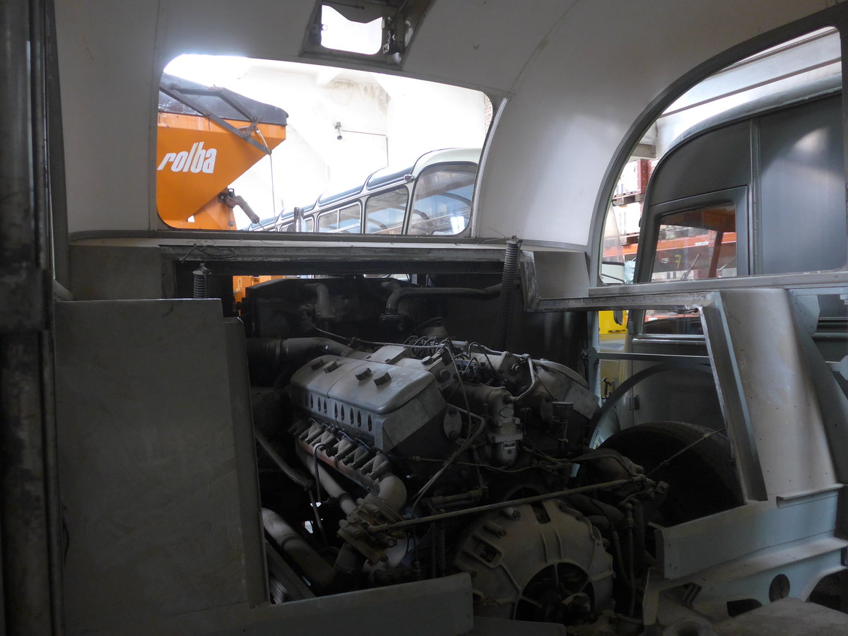 (222'297) - VBZ Z�rich (OCS) - Nr. 553 - Saurer/Saurer (ex Nr. 201) am 21. Oktober 2020 in Arbon, Saurermuseum Depot (Innenaufnahme; 1. Gelenkautobus der Schweiz!)