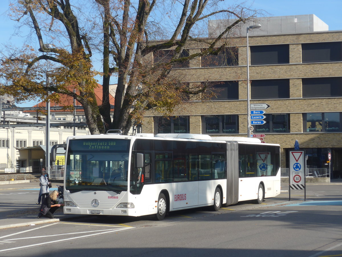 (222'681) - Interbus, Yverdon - Nr. 211/AG 559'331 - Mercedes (ex BVB Basel Nr. 792; ex VZO Gr�ningen Nr. 24) am 25. Oktober 2020 beim Bahnhof Lenzburg (Einsatz Eurobus)