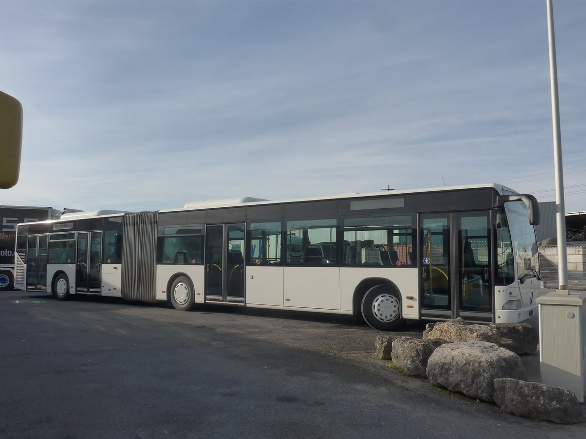 (223'099) - Interbus, Yverdon - Nr. 211 - Mercedes (ex BVB Basel Nr. 792; ex VZO Gr�ningen Nr. 24) am 26. Dezember 2020 in Kerzers, Interbus