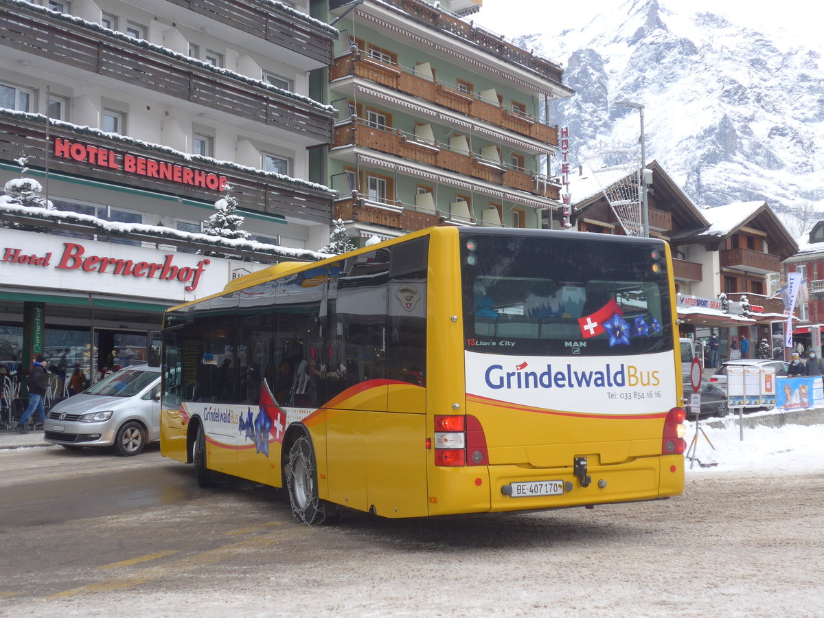 (223'162) - Grindelwaldbus, Grindelwald - Nr. 13/BE 407'170 - MAN/G�ppel am 27. Dezember 2020 beim Bahnhof Grindelwald