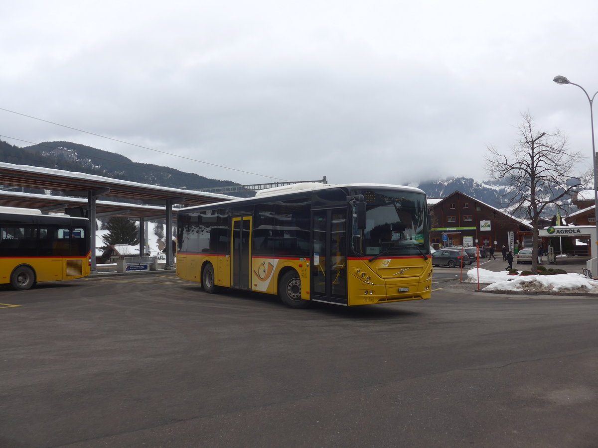 (223'441) - K�bli, Gstaad - BE 403'014 - Volvo am 7. Februar 2021 beim Bahnhof Gstaad