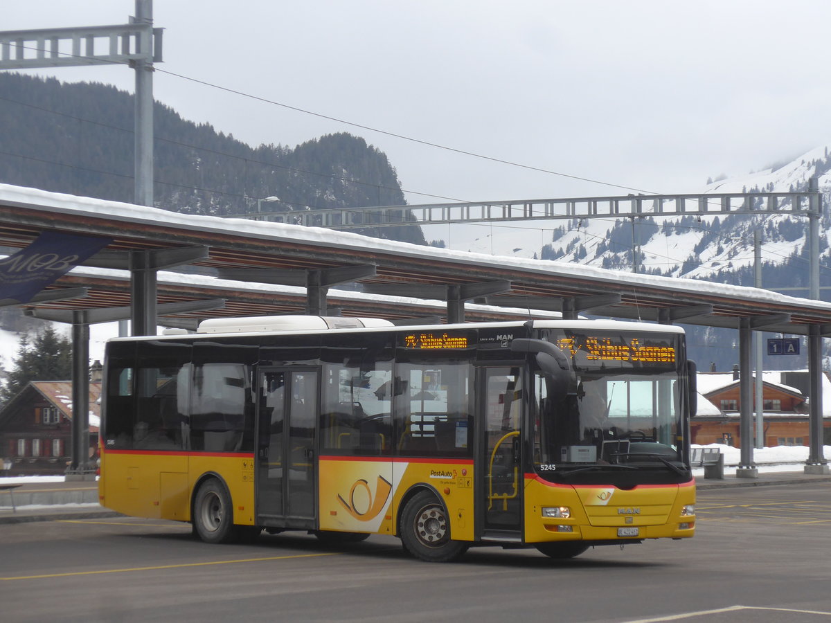 (223'446) - PostAuto Bern - BE 422'461 - MAN/G�ppel (ex AVG Meiringen Nr. 61) am 7. Februar 2021 beim Bahnhof Gstaad