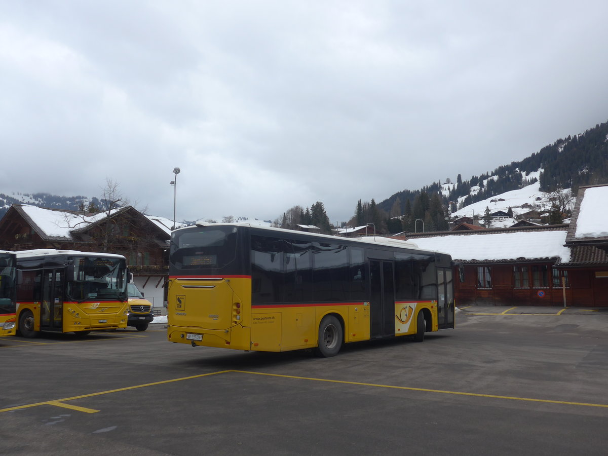 (223'451) - K�bli, Gstaad - BE 235'726 - Volvo am 7. Februar 2021 beim Bahnhof Gstaad