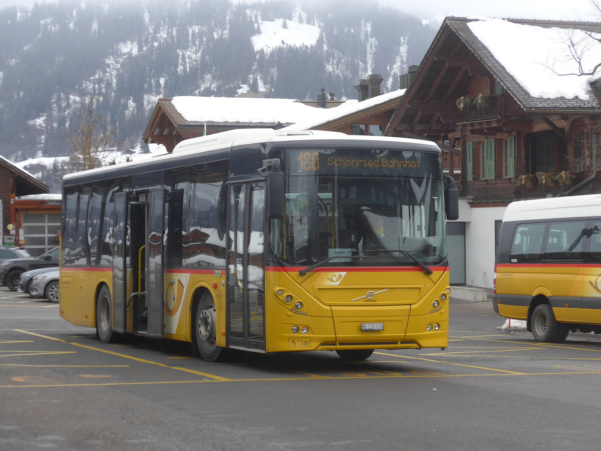 (223'463) - K�bli, Gstaad - BE 235'726 - Volvo am 7. Februar 2021 beim Bahnhof Gstaad