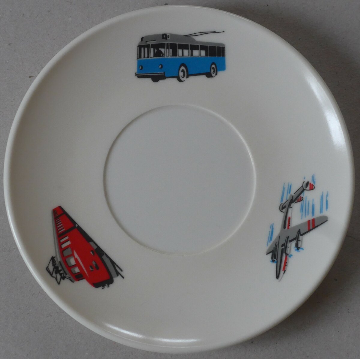 (223'819) - Altes Unterteller aus Bakelit mit �V-Motiven am 27. Februar 2021 in Thun