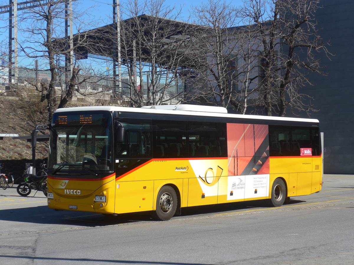 (223'902) - PostAuto Wallis - VS 424'838 - Iveco am 2. M�rz 2021 beim Bahnhof Brig