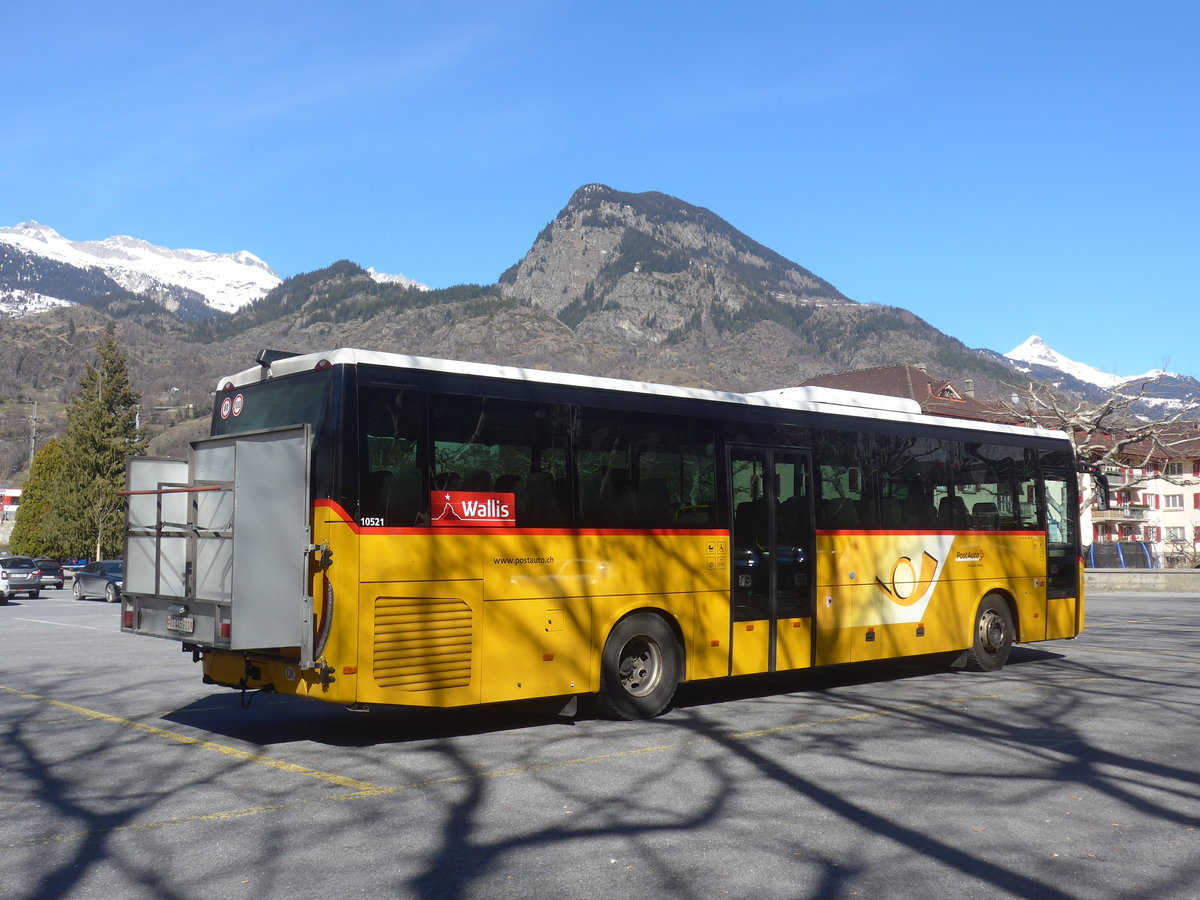 (223'906) - PostAuto Wallis - VS 445'911 - Iveco am 2. M�rz 2021 in Brig, Garage