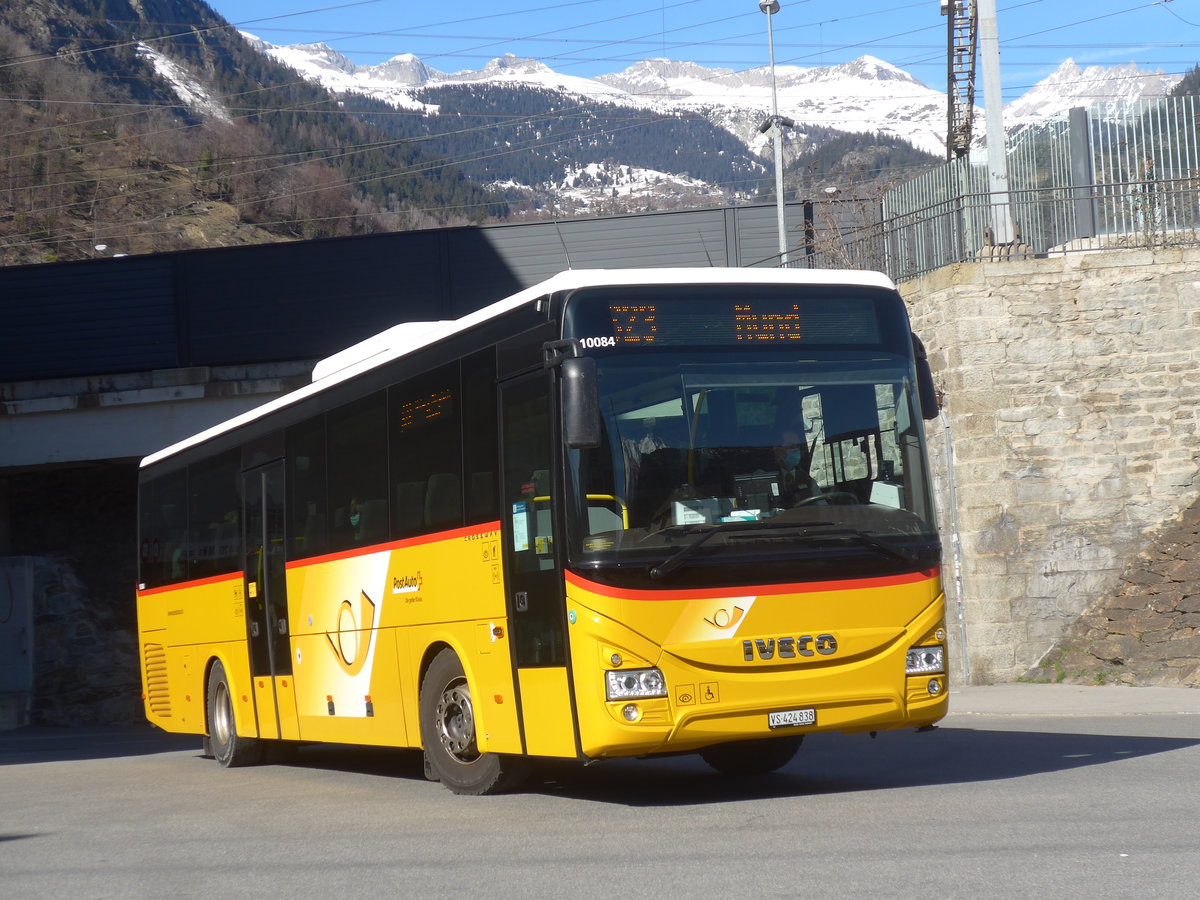 (223'923) - PostAuto Wallis - VS 424'838 - Iveco am 2. M�rz 2021 beim Bahnhof Brig