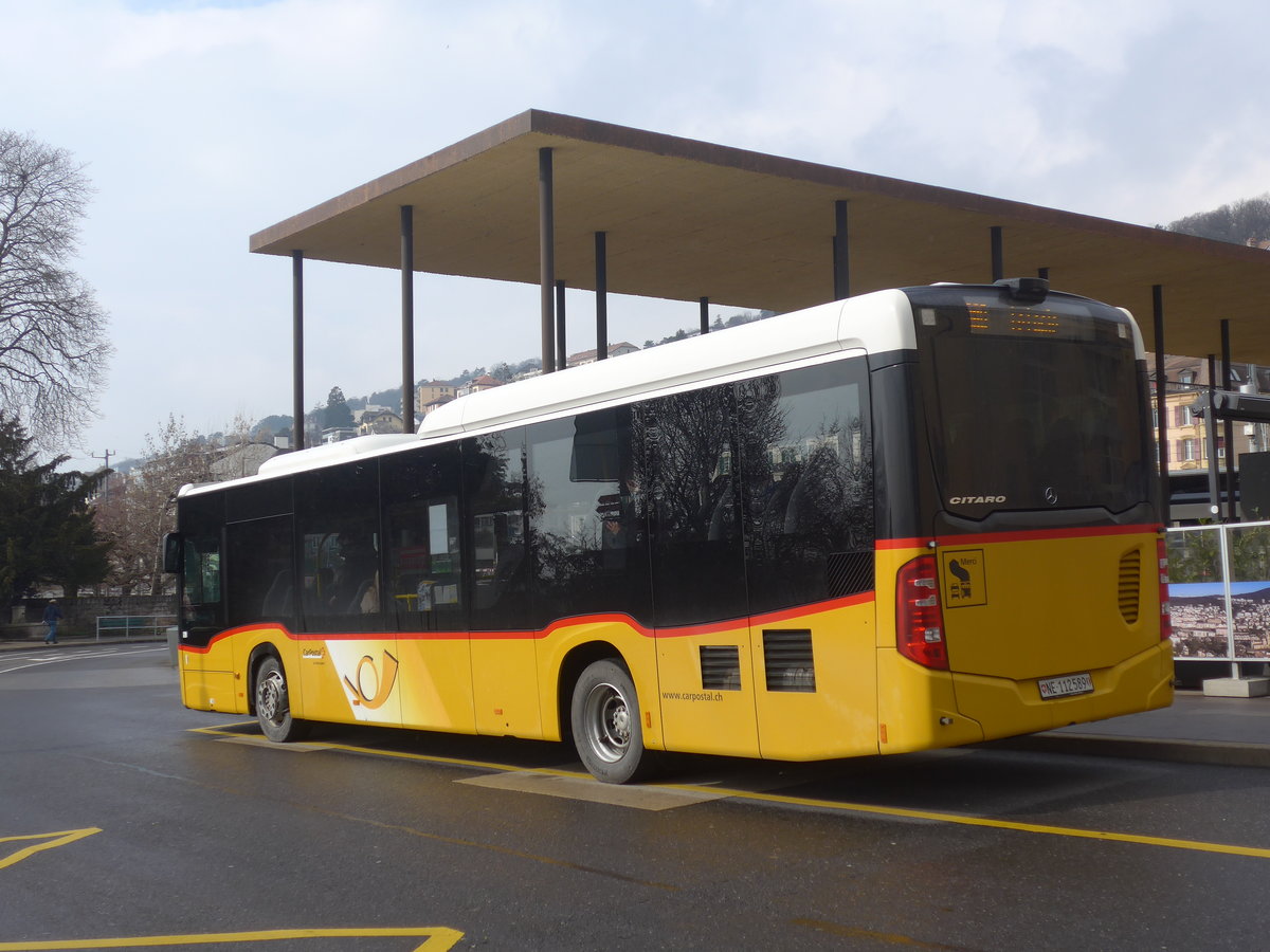 (224'021) - CarPostal Ouest - NE 112'589 - Mercedes am 7. M�rz 2021 beim Bahnhof Neuch�tel