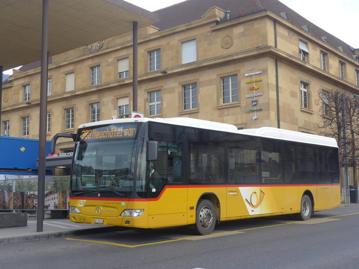 (224'044) - CarPostal Ouest - NE 98'400 - Mercedes am 7. M�rz 2021 beim Bahnhof Neuch�tel