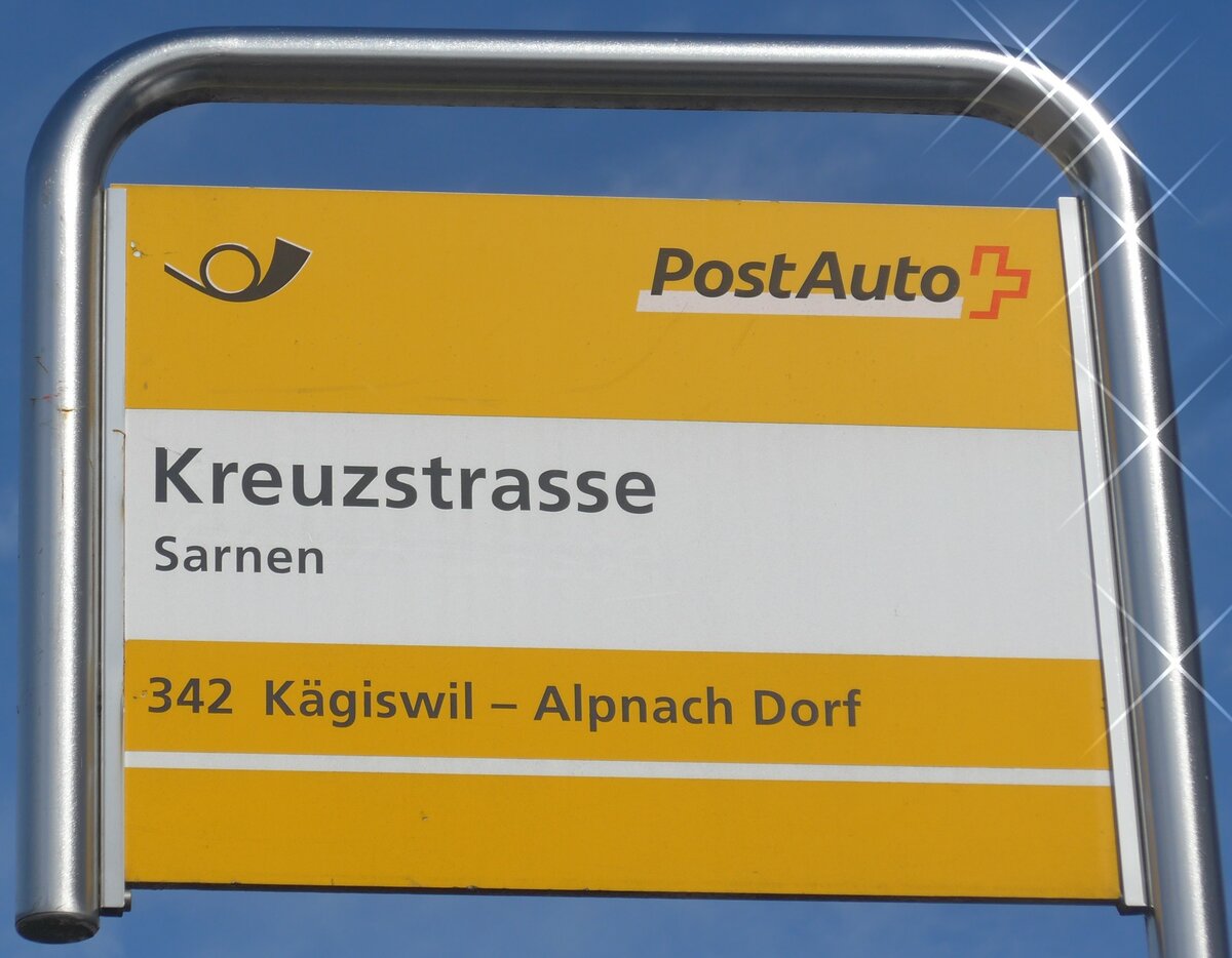 (224'075) - PostAuto-Haltestellenschild - Sarnen, Kreuzstrasse - am 13. M�rz 2021